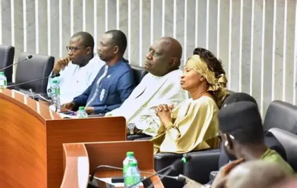 Tension à l'Assemblée nationale : Le groupe Takku Wallu Sénégal dénonce une agression contre Abdou Mbow et annonce une plainte