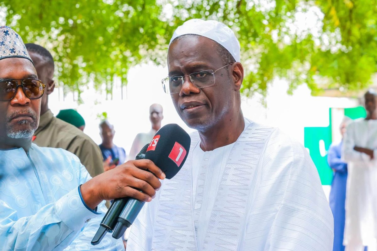 Le Premier ministre, Ahmadou Alhaminou M. Lo, accompagné d'une délégation gouvernementale, a pris part, à l'hôpital de Fann, à la cérémonie de levée du corps de l'illustre écrivain Cheikh Hamidou KANE
