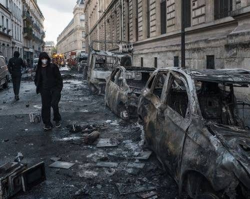 Farayse : Couvre-feu anndinaama e Paris gila saa'i 23.00 caggal bonanɗe e juyugol jawdi, saareji goɗɗi kadi njowitii