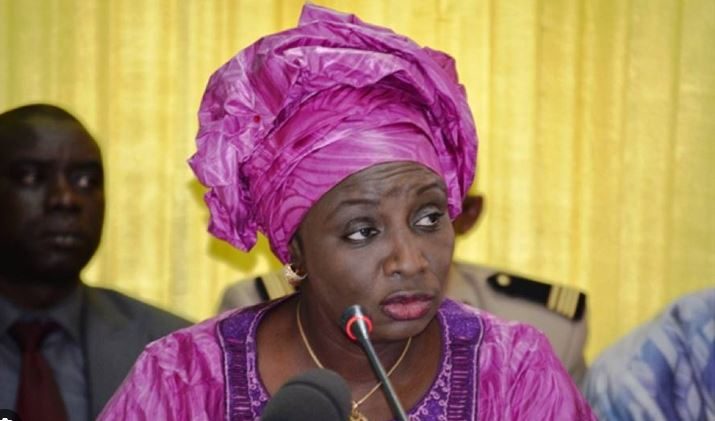 Ƴeewtagol fonds spéciaux : Aminata Touré hollii sikkitaare mum e dow ndee ɗaɓɓitaare, tee o siftinii golle e ɗowgol ɗi Cour des comptes e Inspection générale d'État (IGE) njogii e ƴeewtagol ceede laamu.