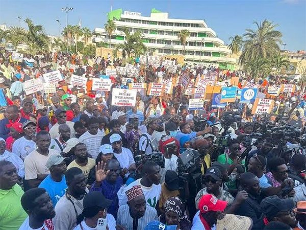 Sénégal Malgré les 90 % d'engagements réalisés annoncés par l'État, les syndicats maintiennent leur grève de 72 heures